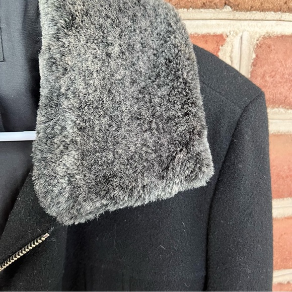 Sexy black wool jacket with belt and faux fur collar by Outbrook. size: medium - Picture 4 of 11